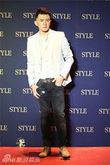 组图：杨恭如耿乐等众星盛装出席时尚盛典