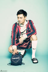 组图：冯铭潮动感大片曝光 律政新人萌范儿十足