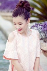 组图：徐立最新写真曝光 粉色短裙时尚可人