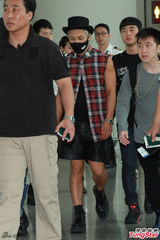 组图：BIGBANG胜利玩游戏输太阳 GD直指不爱玩