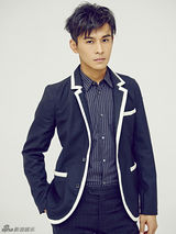 组图：乔振宇化身秋日暖男 雅痞风范熟男魅力