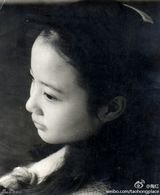 组图：众星晒童年萌照庆儿童节 自幼星范儿足