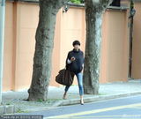 组图：马伊琍与友人喝下午茶 忘掉不快亲密热聊