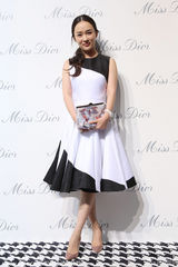 组图：女神齐聚上海!波特曼迷人章子怡网裙透视