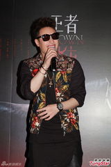 组图：潘玮柏不急结婚 与粉丝共庆生