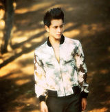 组图：杜俊泽秋意写真曝光 透视装秀肌肉线条