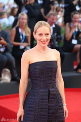 组图：威尼斯电影节开幕 华语女星闪耀红毯