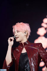 组图：JYJ金俊秀日巡落幕 三万观众倍受感动