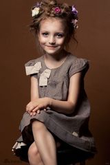 组图：俄罗斯童模精灵古怪 百变萝莉嫩出水