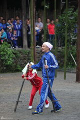 组图：多多贝儿集市风波显情深 复古运动会欢乐