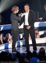 组图：艾德-希兰获最佳男艺人录影带 风采不减