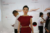组图：陈数出席美肤活动 红裙摇曳明艳动人