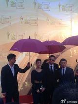 组图：金鸡百花电影节闭幕 章子怡露腰礼服别致