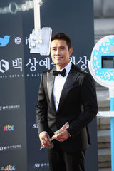 独家高清：又是一年百想红毯 众星云集争奇斗艳