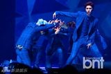 组图：VIXX挥汗献唱 暗黑梦幻舞台引尖叫