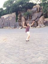 组图：李小鹏一家游长城 奥莉乖巧惹人爱