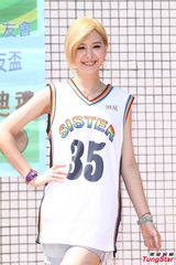 组图：蓝正龙盼早生子 为娇妻改冲动个性