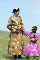 组图：大草原上的小伙伴！多多美颜姐姐似格格