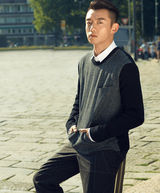 组图：郑恺治愈笑容登封面 男主角靠真功夫