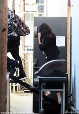 组图：比伯赛琳娜高调复合 两人开心同返工作室