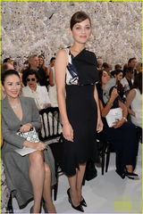 组图：比美！艾玛回眸浅笑章子怡开怀大笑