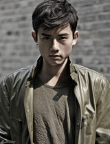 组图：绅士的品格！张杰复古格纹西装登杂志