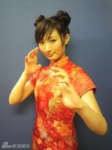 组图：盘点各地武术奇女子：徒手劈砖 以头碎瓦