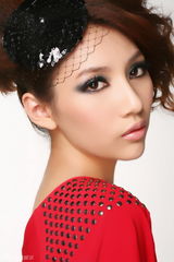 组图：王梓诺拍烟熏写真 甜美动人不可抗拒