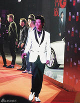 组图：张峻宁出席GQ盛典展型男风范