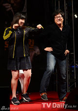 组图：苏志燮金东俊携主创新片活动与粉丝亲密接触