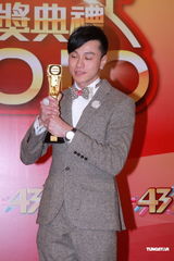 组图：黄浩然获得飞跃进步奖 透露已经做爸爸