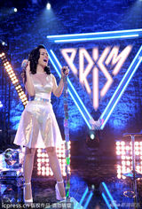 组图：凯蒂佩里新专辑发布 穿透视裙调戏主持人