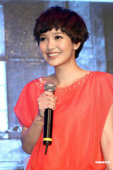 组图：方大同来台发片 郭采洁热情站台