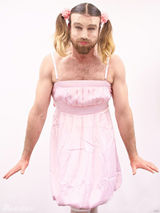 组图：“胡子小姐”代言日本游戏 口味重难直视