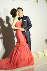 组图：徐若瑄摆酒吻老公 舒淇林心如林志玲剩女齐道贺