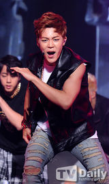 组图：防弹少年团开发布会 展现男性魅力