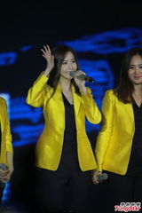 组图：少女时代靓丽抵港 热力献唱嗨翻全场