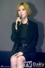 组图：Gummy新专首秀 朴有天等好友参与制作