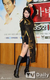 组图：韩男团BOYFRIEND赵光旻出演儿童剧