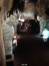 组图：网曝李易峰拍古剑宣传片 穿越盗墓现场