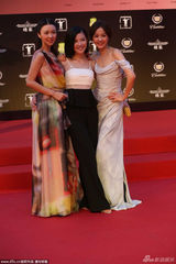 组图：薛凯琪、杨子姗、陈意涵相拥浅笑亮相