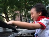 组图：kimi变身追风少年 老爸林志颖开车酷毙了