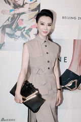 组图：王菲亮相品牌秀帅气十足 那英端庄典雅