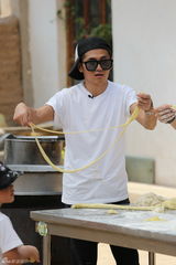 组图：吴妈跟驴交朋友 萌娃带宝宝变小家长