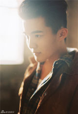 组图：郑斯仁阳光写真 演绎花样美少男