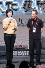 组图：张艺谋香港开讲 称整容是不尊重父母