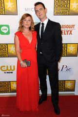 组图：评论家奖众星云集 谢耳朵帅气潘妮秀短发