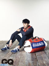 组图：韩星车胜元拍旅行写真 显自在休闲魅力