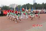 组图：陕西大学生运动会开幕 胸肌男PK泳装女