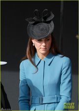 组图：凯特王妃着优雅正装出席活动笑意盈盈